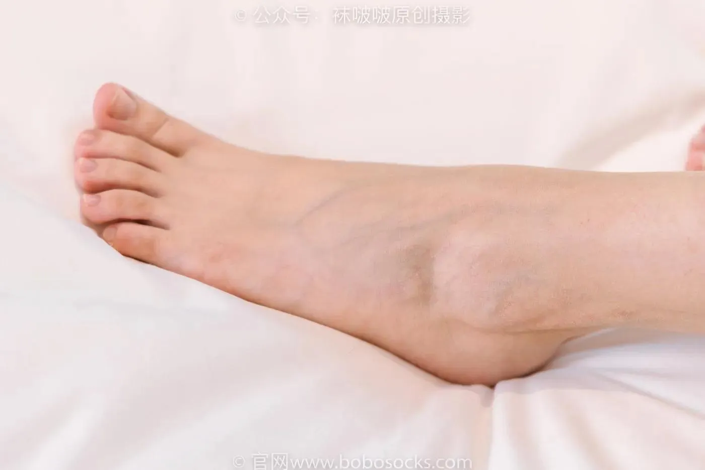 [BoBoSocks袜啵啵]NO.176 小安-运动鞋、白棉袜、裸足 [138P]插图5